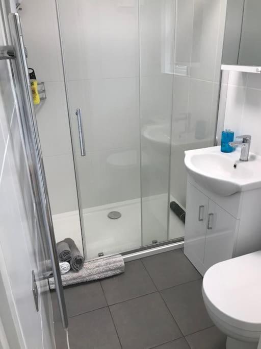 Waterside Park Annex Apartment คิงส์บริดจ์ ภายนอก รูปภาพ